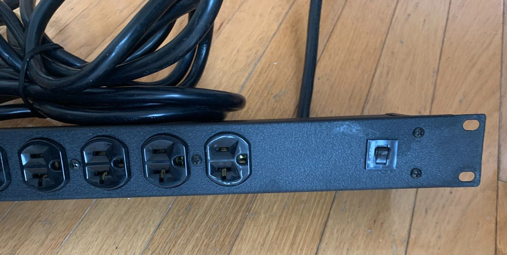 Used Wiremold Plug-in Outlet Center Unit 6 Outlets