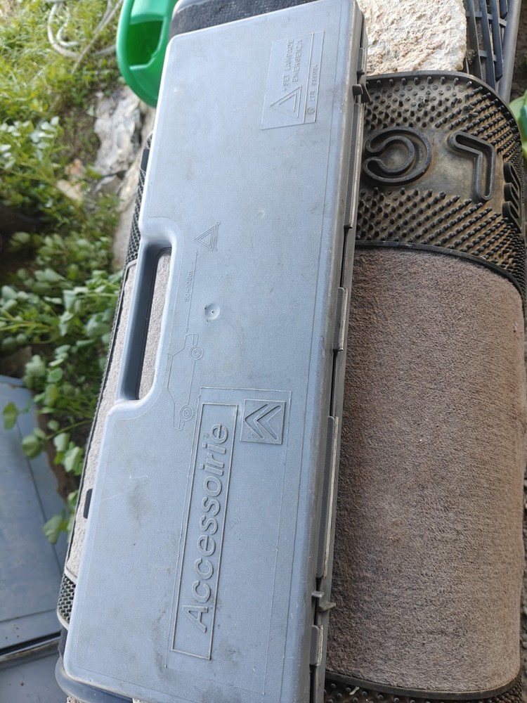 Om EEC Emergency Car Triangle