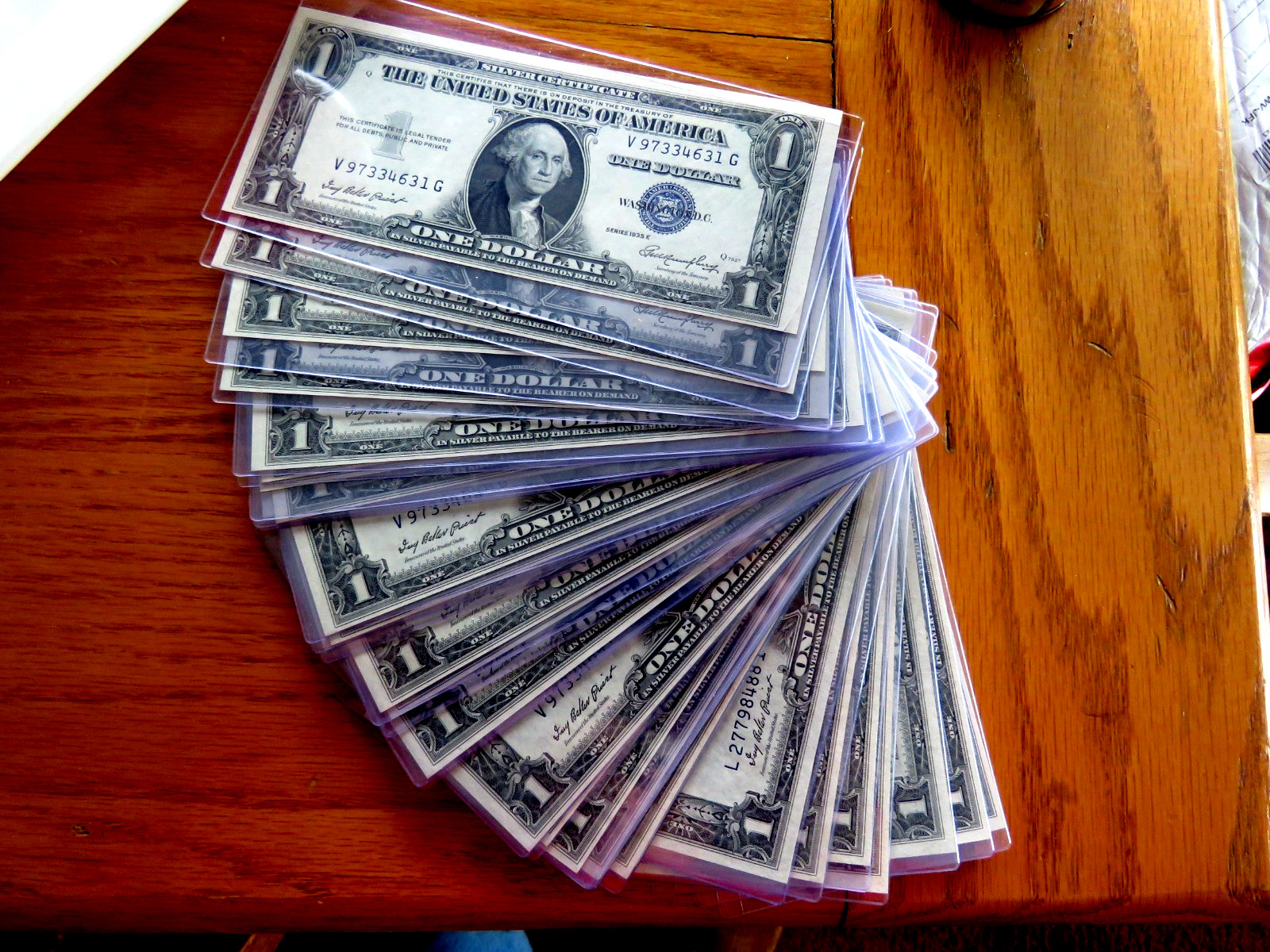 32 Sequential Crisp Gem Uncirculated 1935E $1 Silver Certificate in Sleeves K1