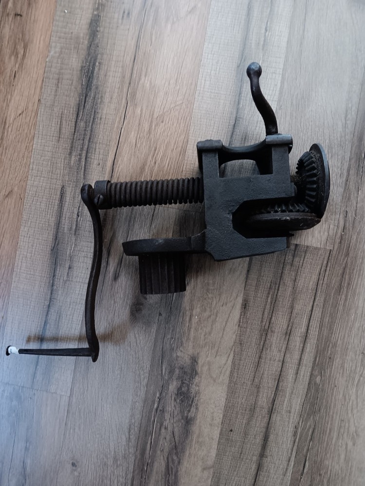 Roys & Wilcox setting down machine tinsmith