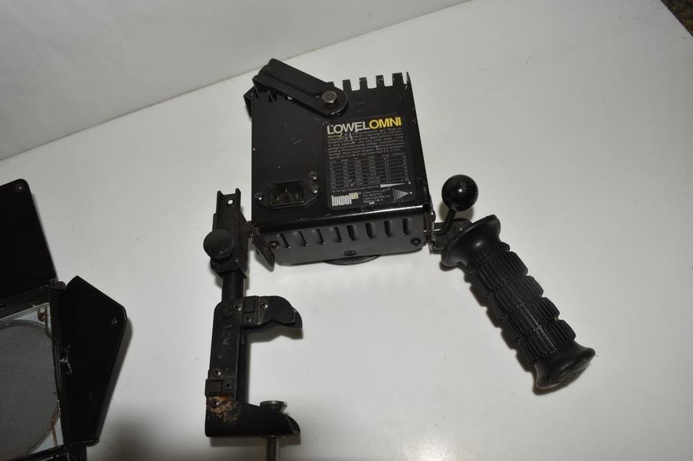 ^^ LOWEL OMNI LIGHT (ABL139)