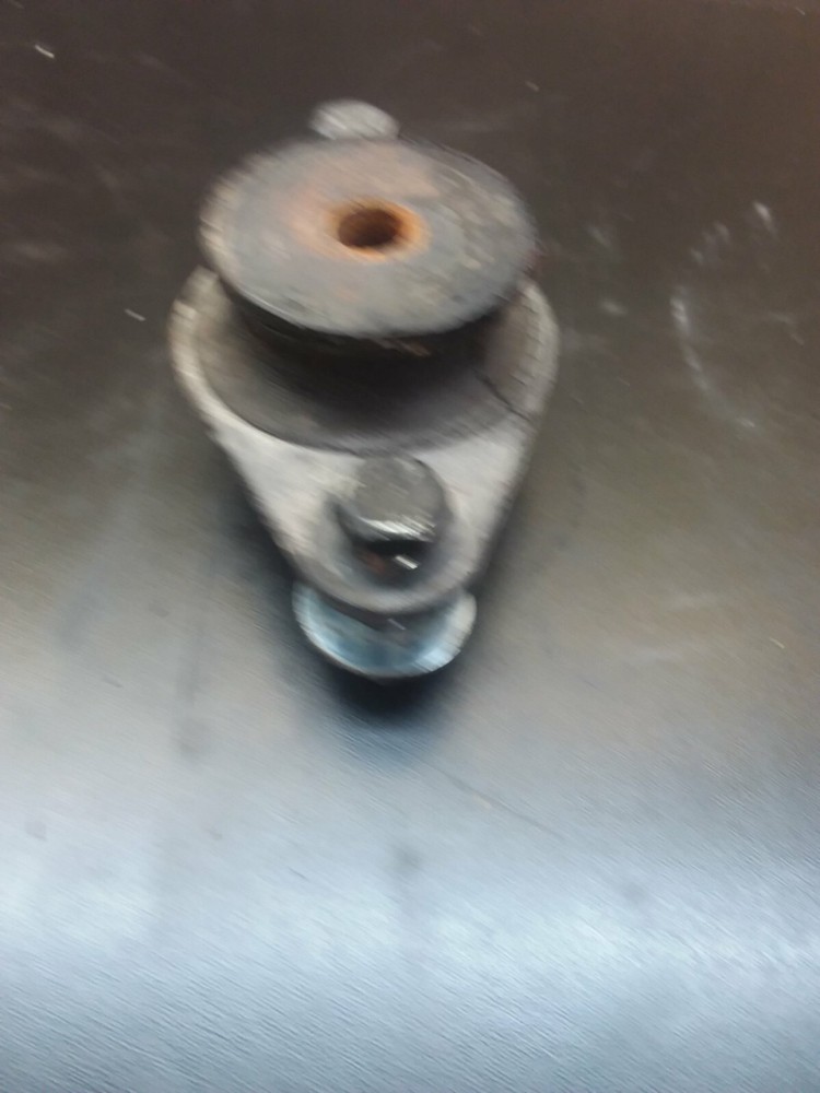 2007 07-11 Harley Davidson Electra Glide FLHT Bottom Lower Motor Engine Mount