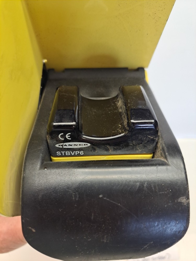 BANNER ENGINEERING STBVP6-RB1E02, missing screws on top plate, USED