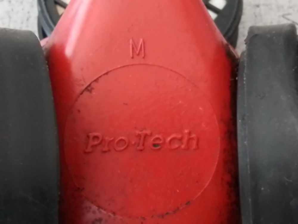 PRO TECH RESPIRATOR [MEDIUM]WITH 4 ADDITIONAL CARTRIDGES NEEDS STRAPS