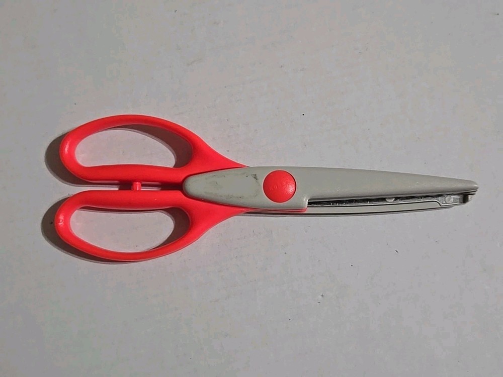Fiskars Paper Edgers Scissors Pinking LONG Decorative Edge Cutter