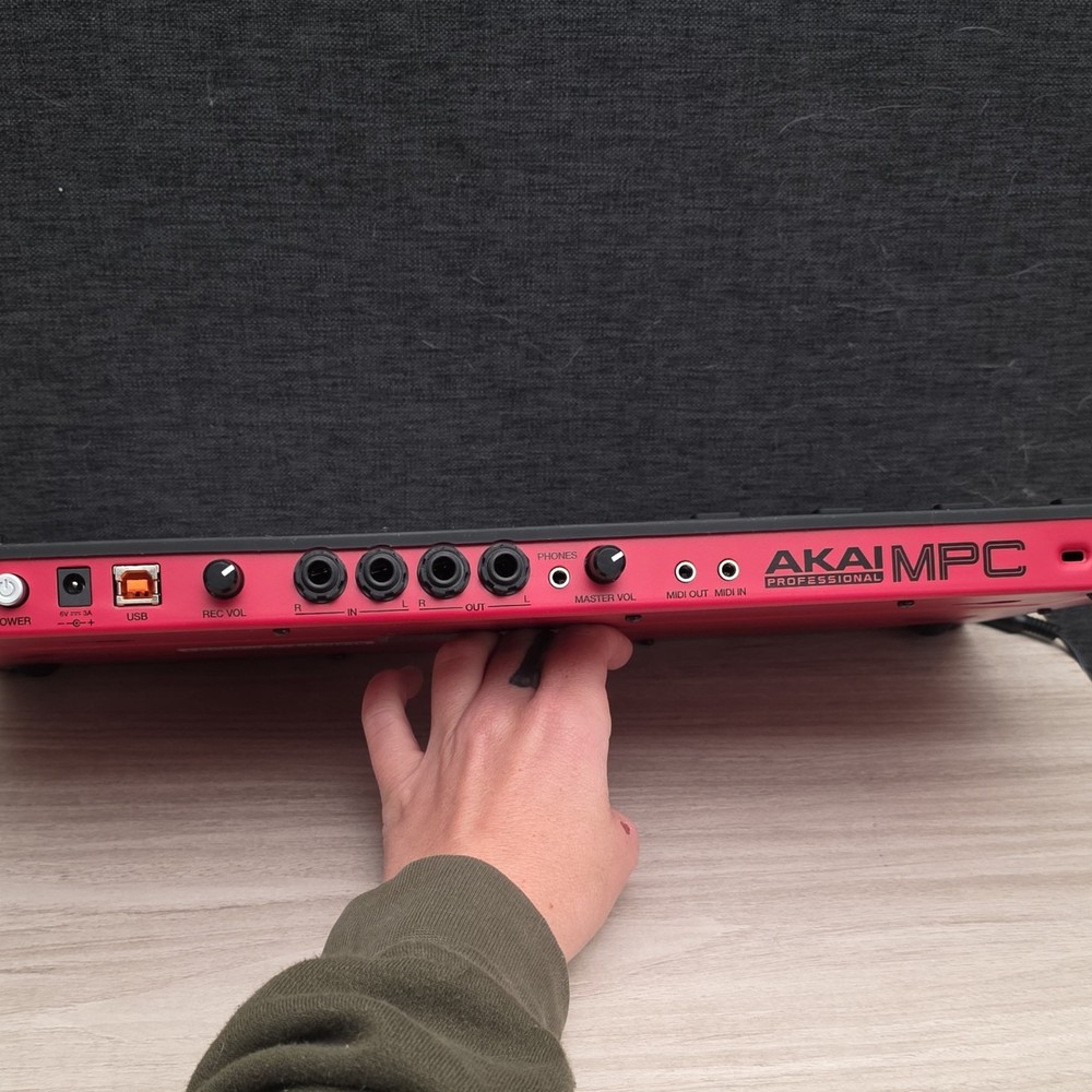 Akai Professional MPC Touch Sampler & Sequencer, 16 Pads, Touchscreen, Black