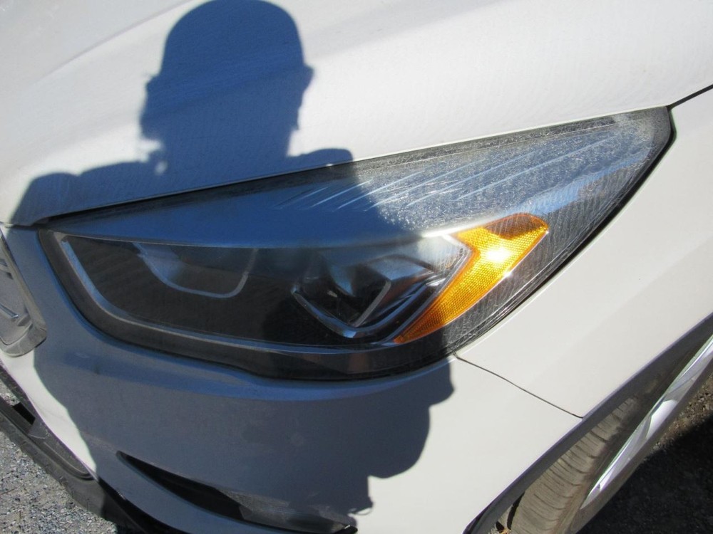 ESCAPE 2017 Glove Box 1000860