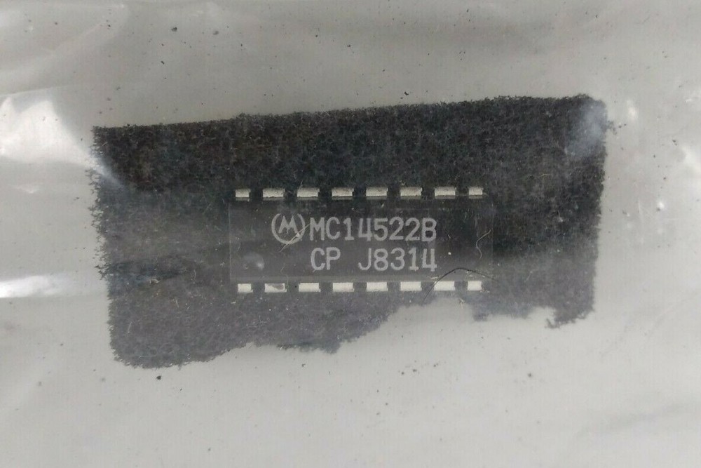 MC14522B CP J8314 4-bit Down Counters