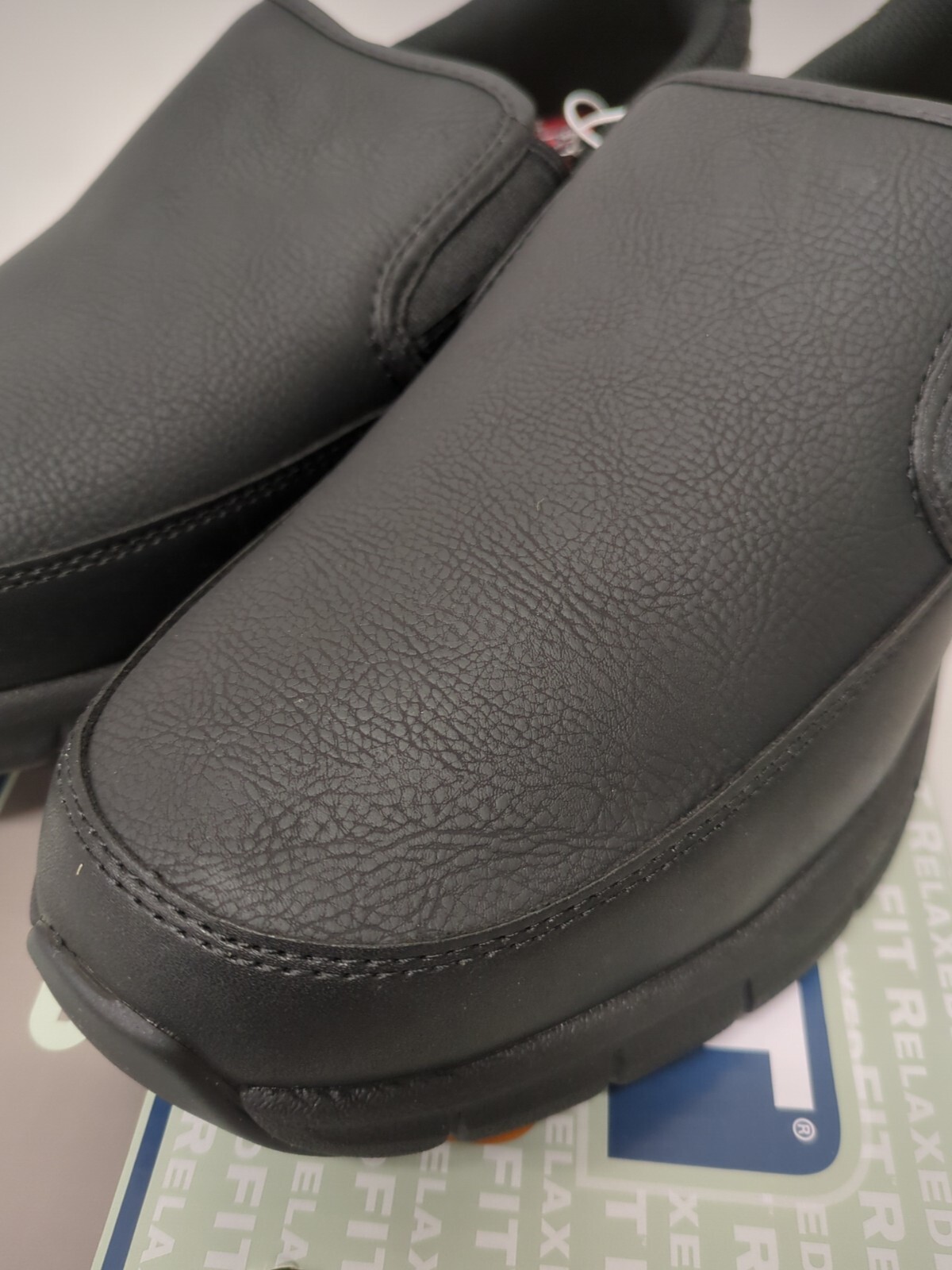 B5 Skechers Mens Size 11- Memory Foam Slip Resistant Work Shoes- Black