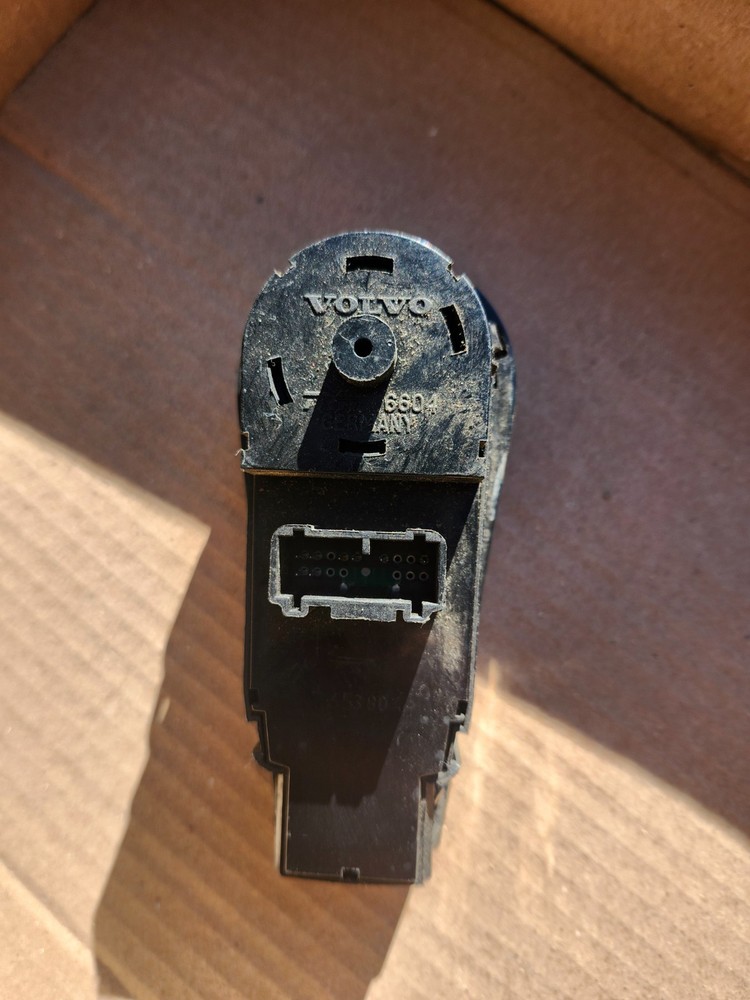 Volvo Headlight Hazard Switch Assembly 20466305