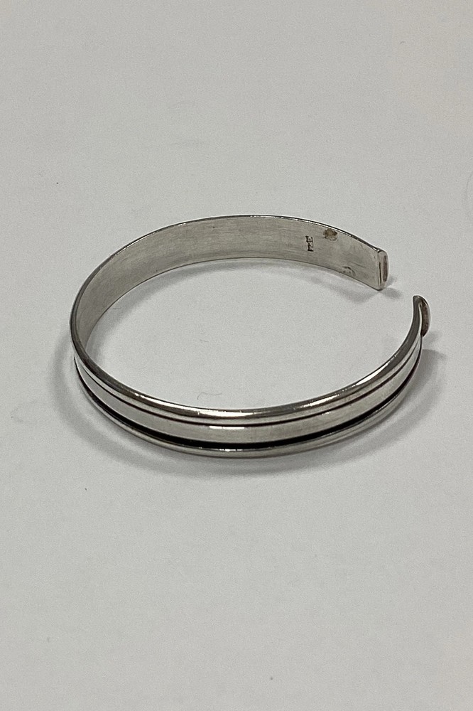Modern open bangle in Sterling Silver