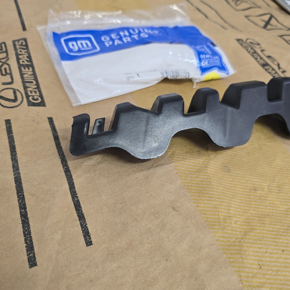 Genuine GM Lower Bracket 85543202
