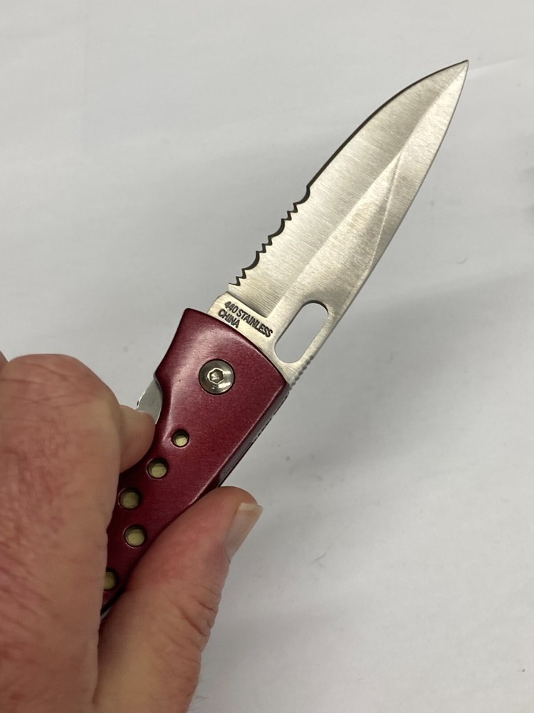 Red Folding Super Knife w/Combo Blade, Thumbhole, Linerlock C-829RD