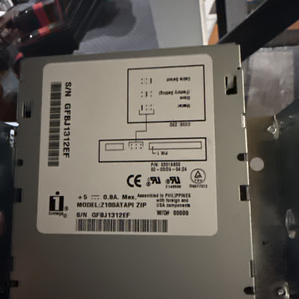 Iomega ZIP 100 Internal IDE ATAPI 3.5" Zip Drive Model Z100ATAPI Beige