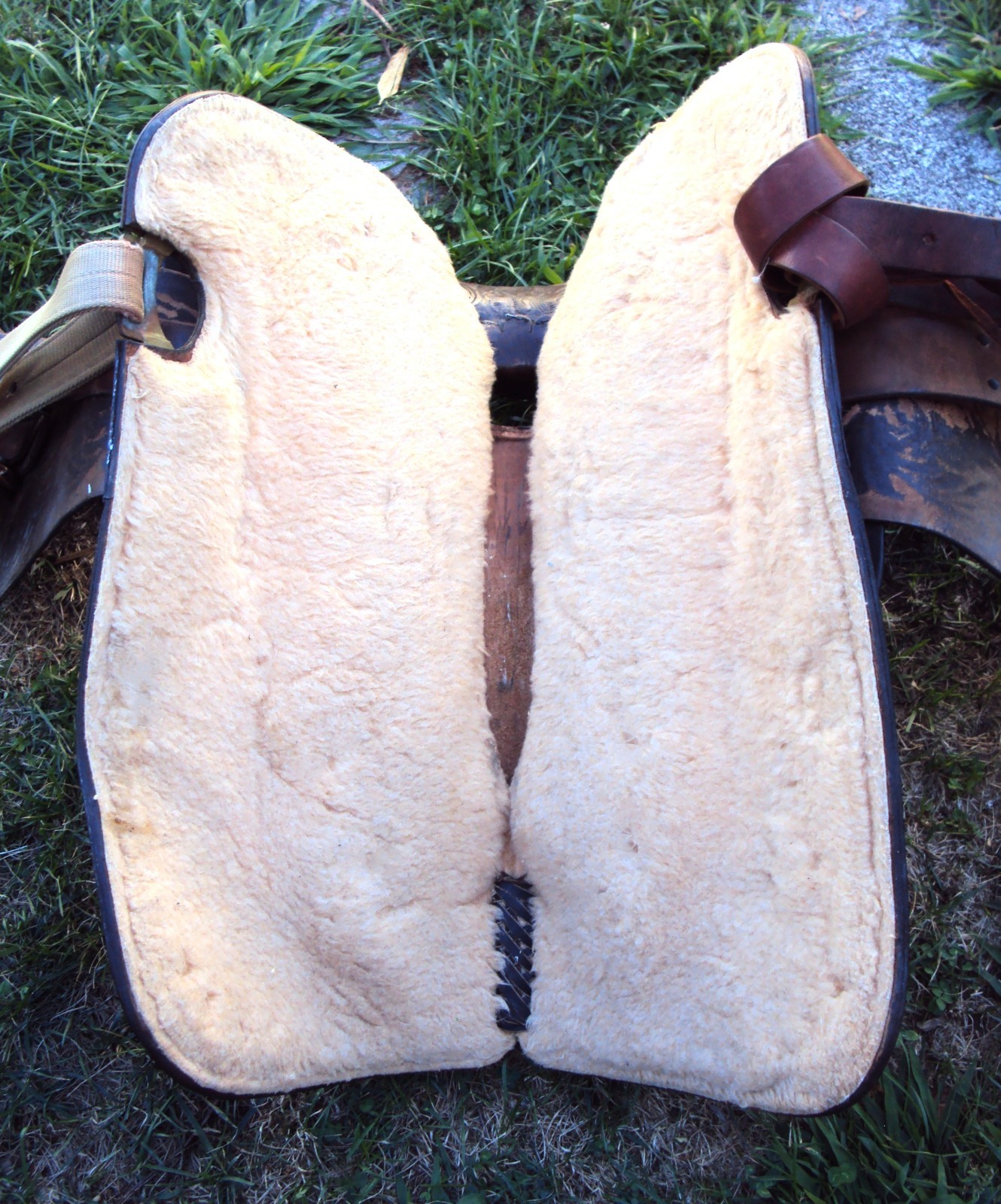 SIMCO Western Show / Parade Saddle- 15" -SILVER HEARTS- Tooled Design -STUNNING!