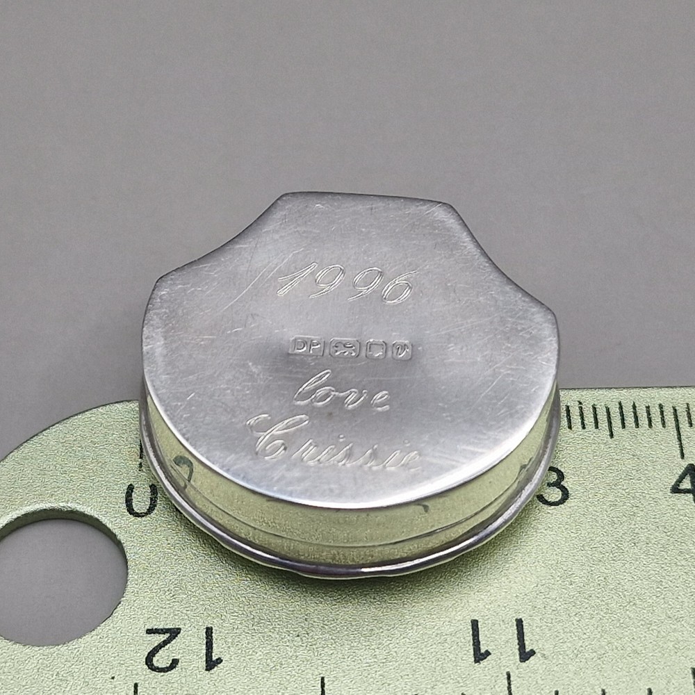 Solid Silver Pill Box Bright Cut Scrolls by Douglas Pell Silverware London 1995