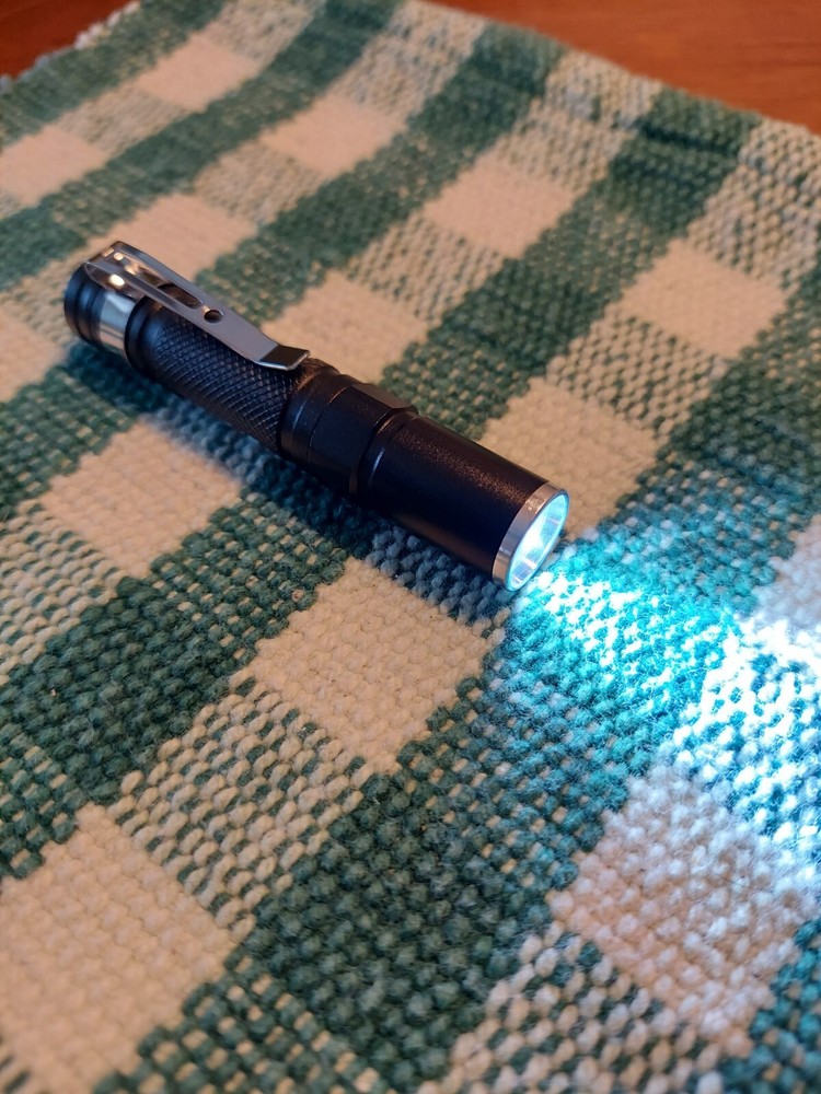 Micro Mini (1)Mode Waterproof 100LM Pocket LED Flashlight Zoomable LED Penlight