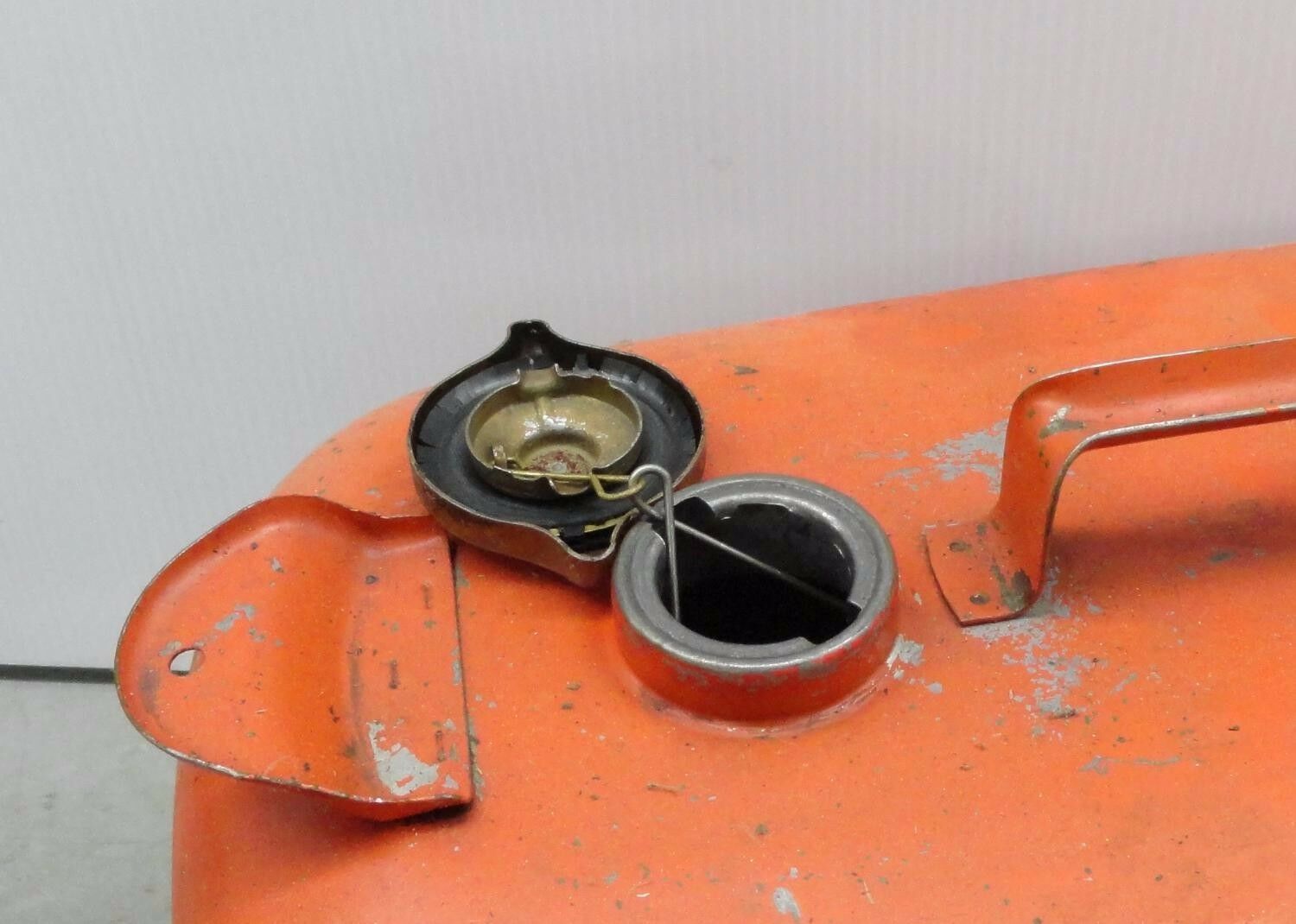 Metal Tank Gas Cap Seal Gasket Turn Tight Evinrude Johnson 6 Gallon Fuel OMC