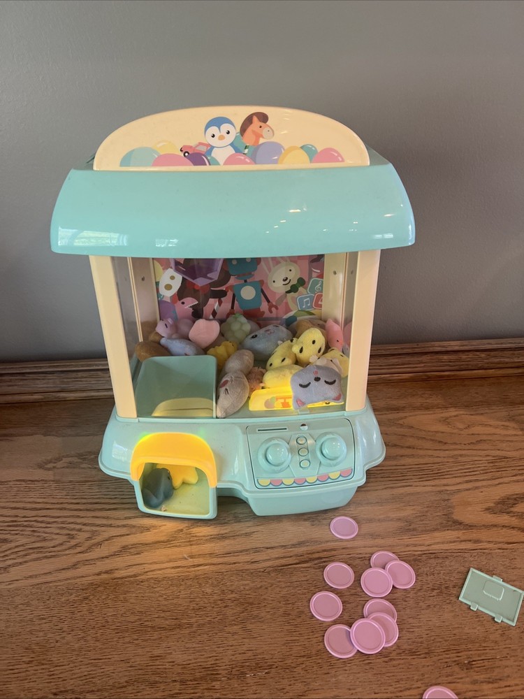 Mini Claw Machine – Lights, Music & Squishy Prizes!
