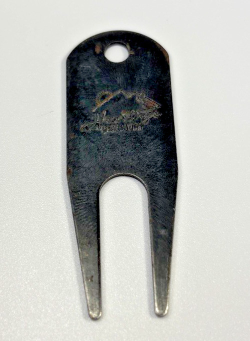 7 Metal Golf Divot Tools And 1 Bag Tag