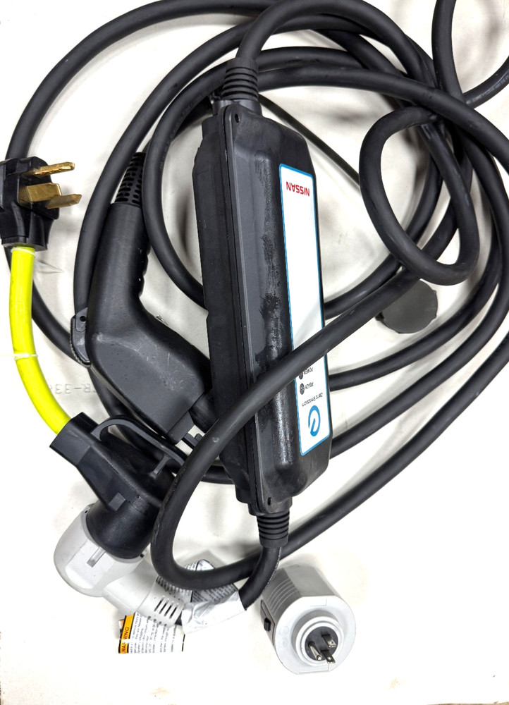 NISSAN LEAF ZERO EMISSION EV Battery Charging Cable