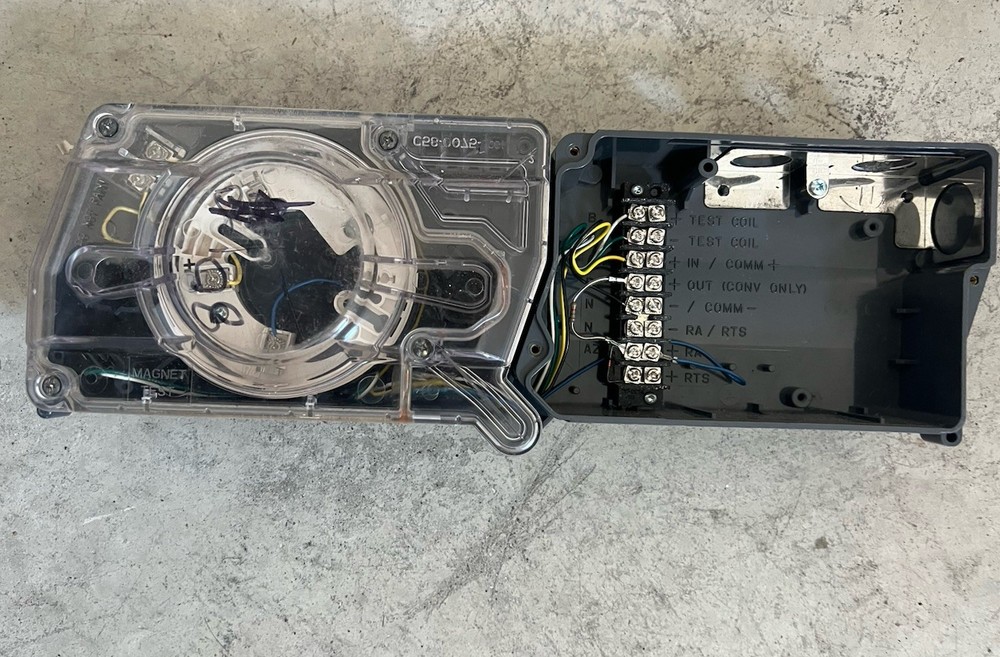 System Sensor DNR. Missing Cover On The Wiring Compartment.