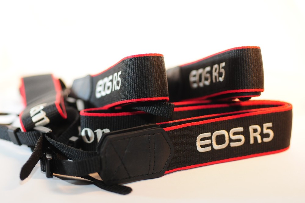 Canon R5 camera shoulder strap MINT Genuine for Mirrorless full frame camera