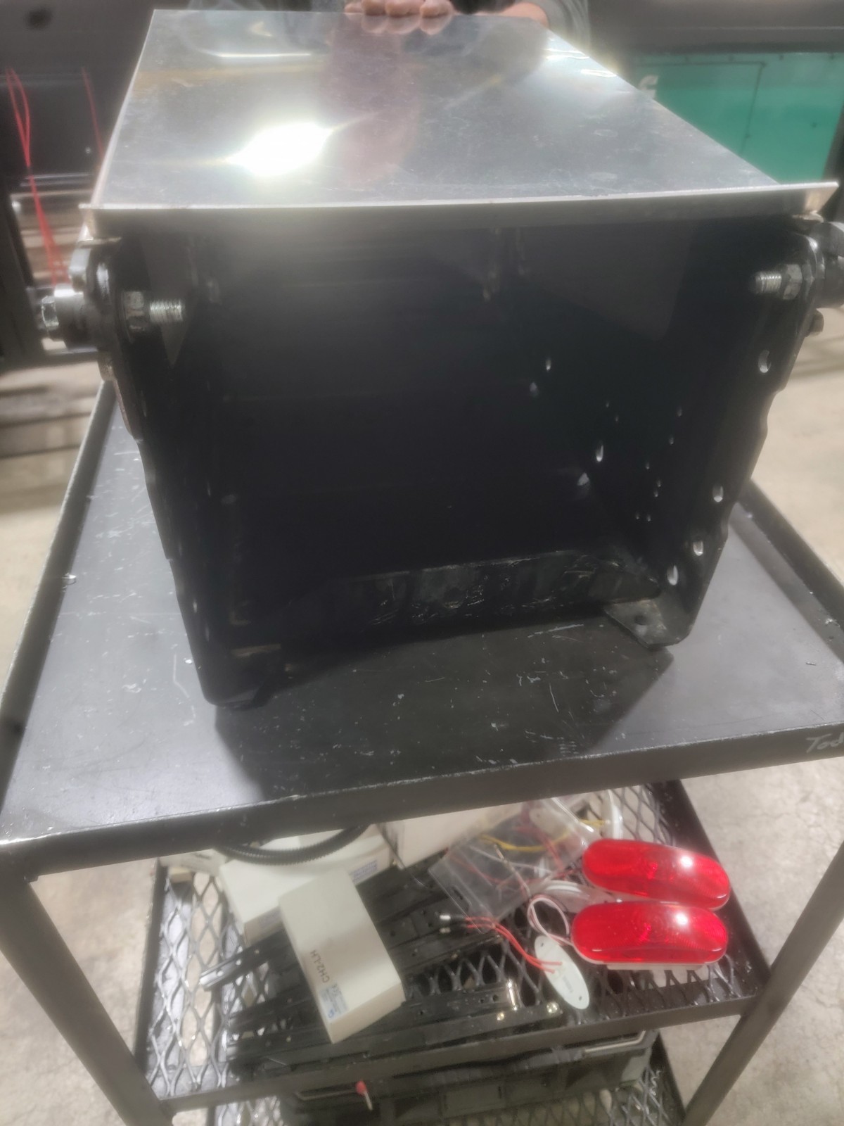 semi battery box 2025 freightliner CASCADIA Holds 3