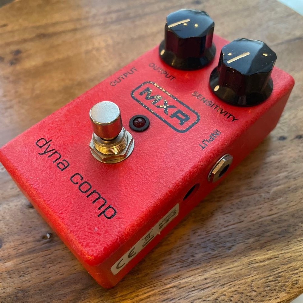 MXR dyna comp guitar effector