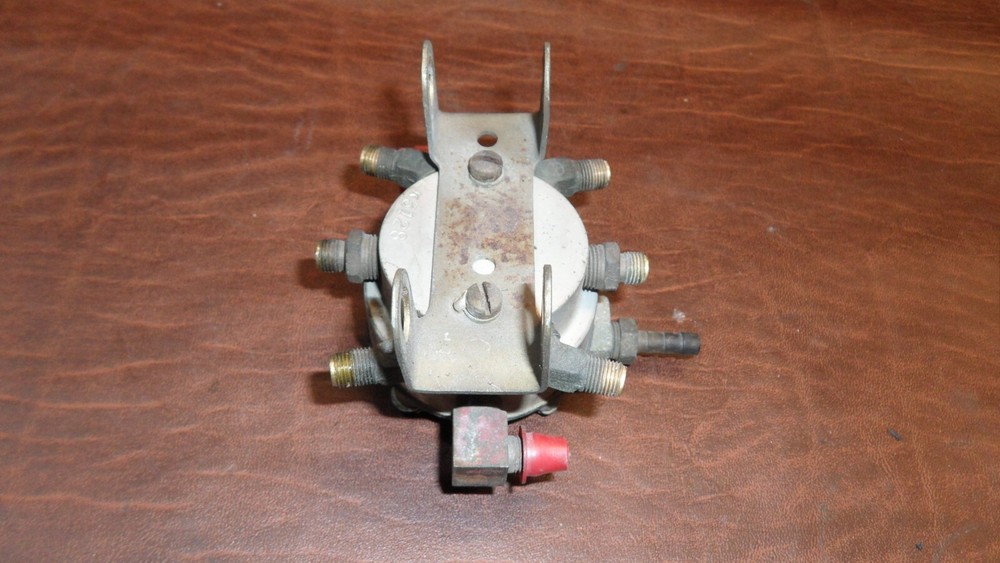 CONTINENTAL AIRCRAFT ENGINE FUEL FLOW DIVIDER