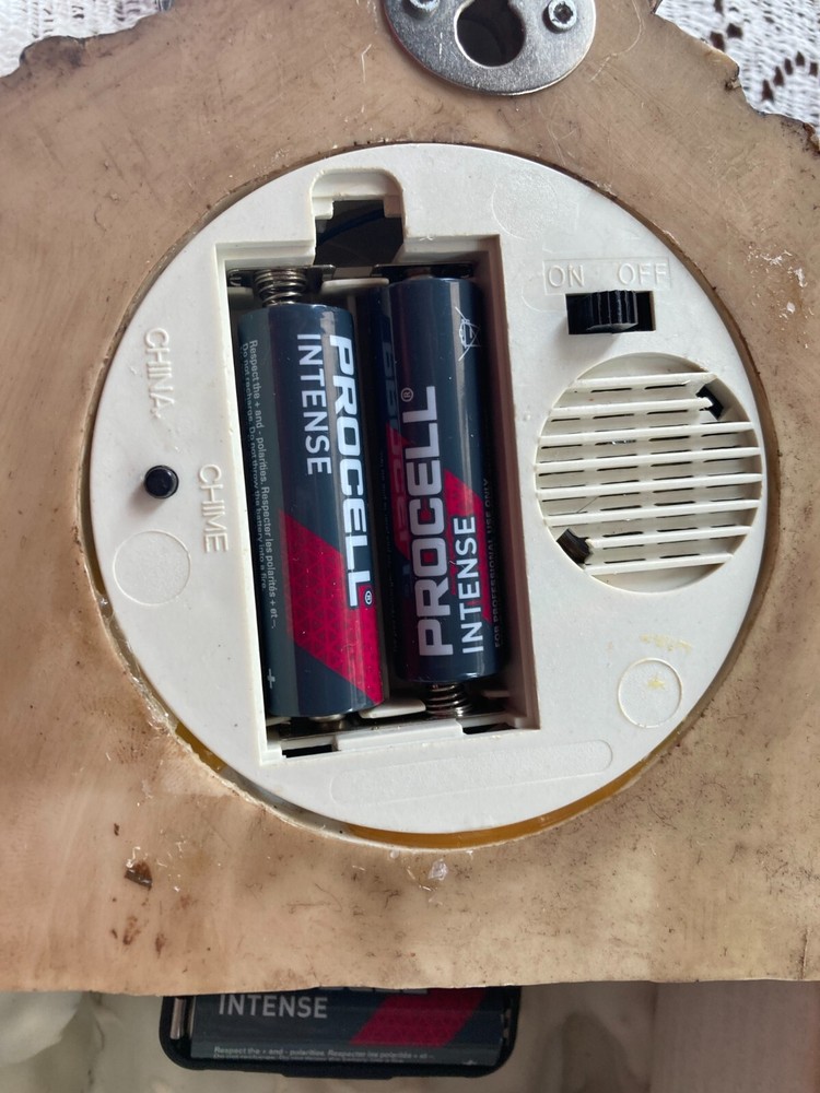 WMG 2005 Rustic FREEDOM Eagle Cuckoo quartz Chime Clock with pinecones