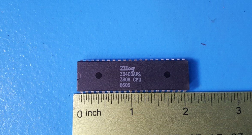 (2 PCs) RISC Microprocessor, Z8400A, ZILOG, 8-BIT, 4MHz