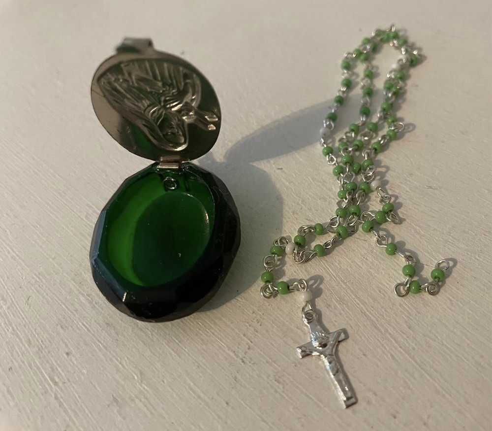 Locket with mini rosary - Saint Theresa