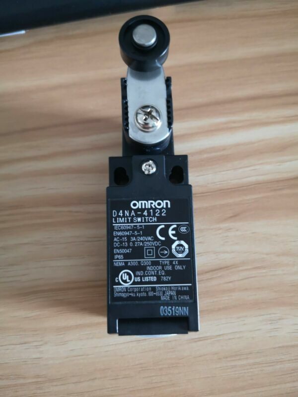 1PCS Omron D4NA-4122 D4NA4122 Limit Switch -New Free Shipping #OM