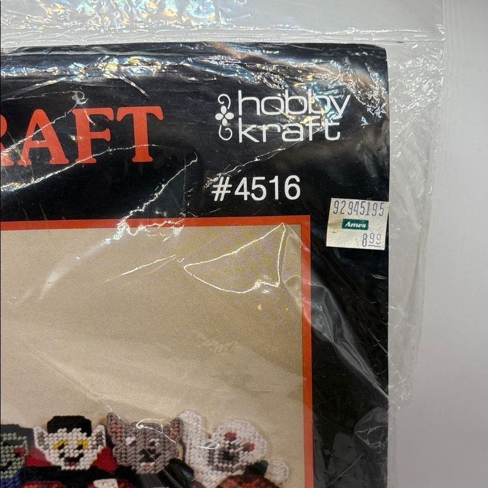 Hobby Kraft 'Happy Haunting' Plastic Canvas Kit