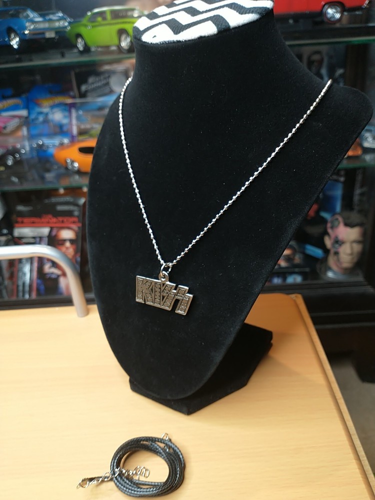 KISS - Necklace / Pendant