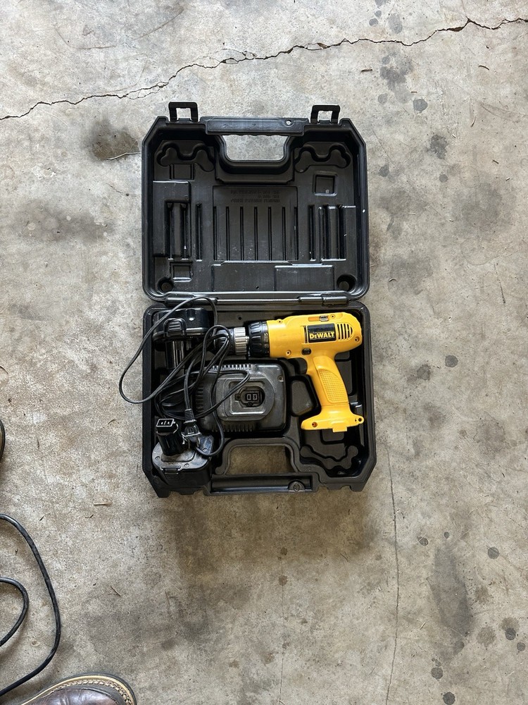 DEWALT Drill/Driver Cordless Model DEWALT Yellow Black with Case & Drill