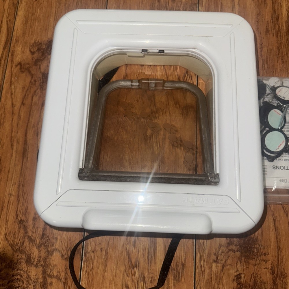 Cat Mate Elite Microchip/ID Disk Cat Flap W Timer Control