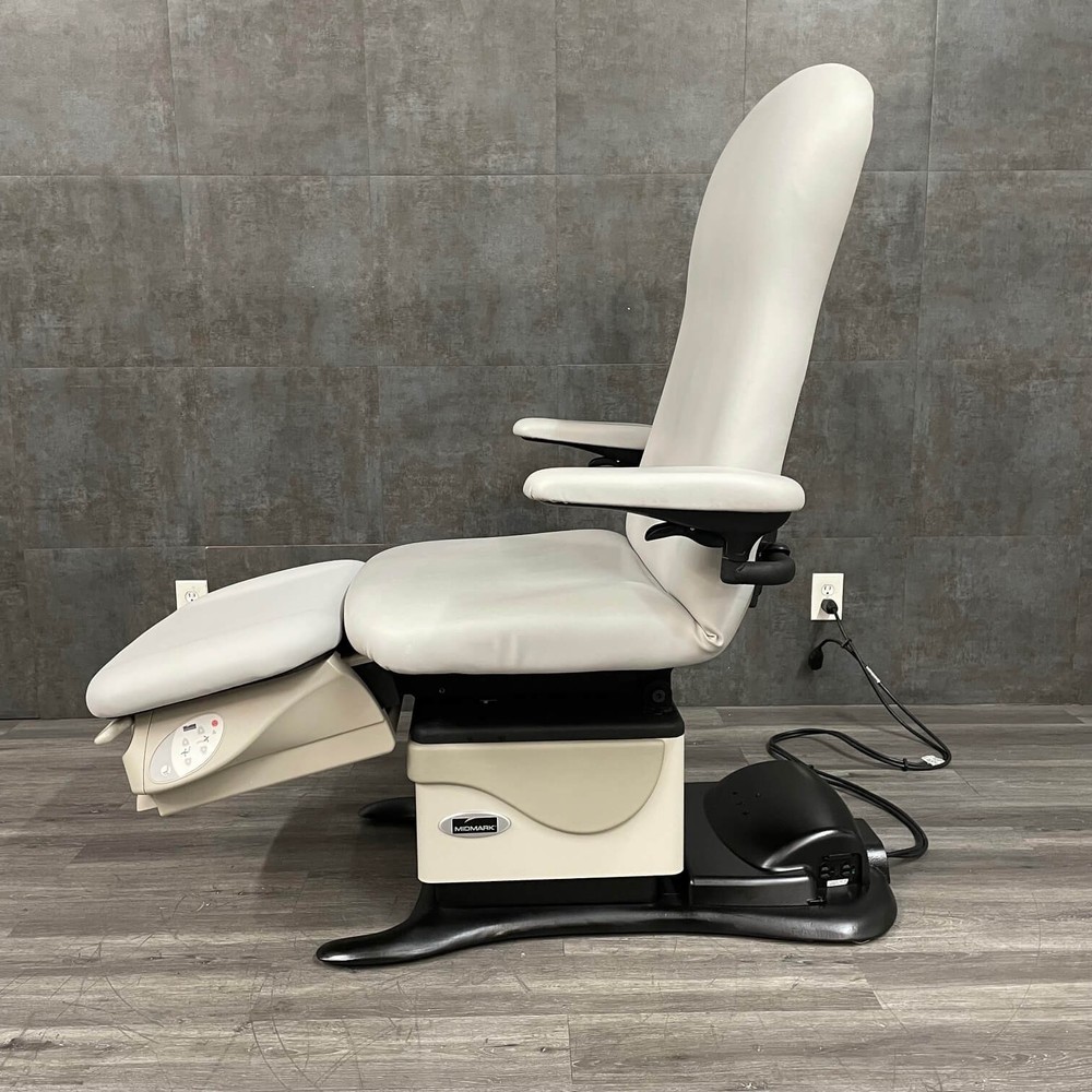 Midmark 646 Podiatry Chair