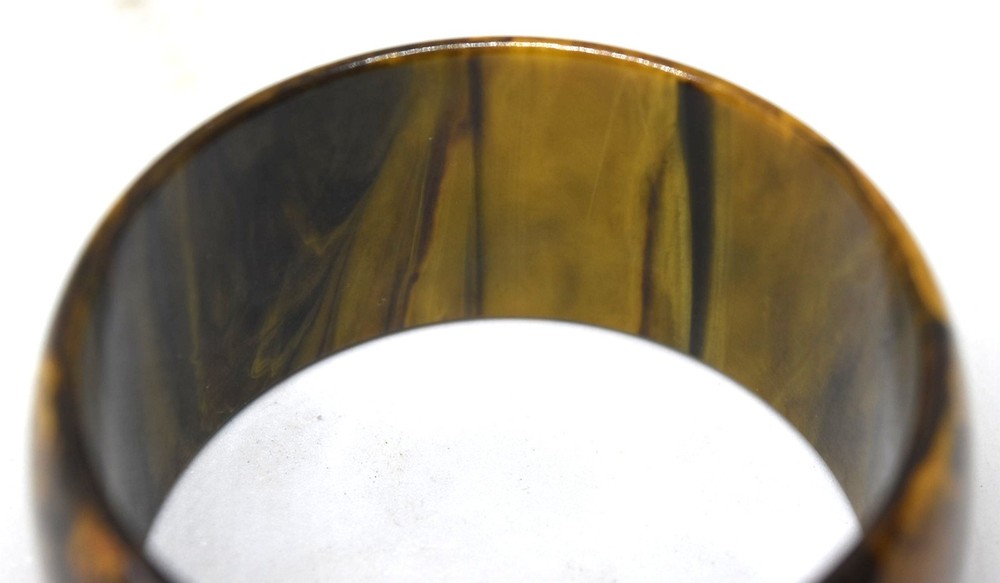 Beautiful Vintage Bakelite Bangle/Bracelet