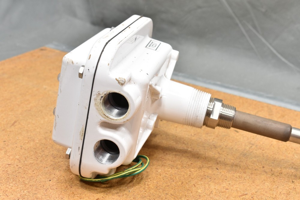 Bindicator VRF2A0G1A, Level Control Sensor, 85-265 VAC, DPDT 6 Amp @ 240 VAC, 4X