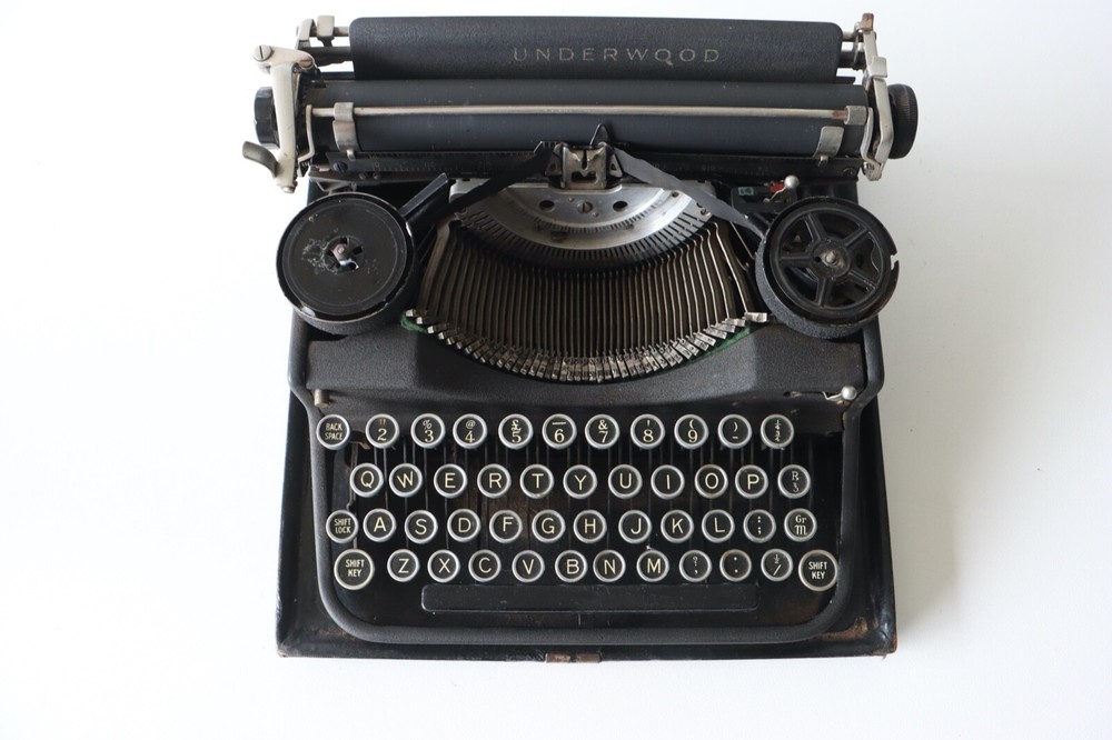 Antique Underwood Portable Typewriter - Excellent Working Condition!