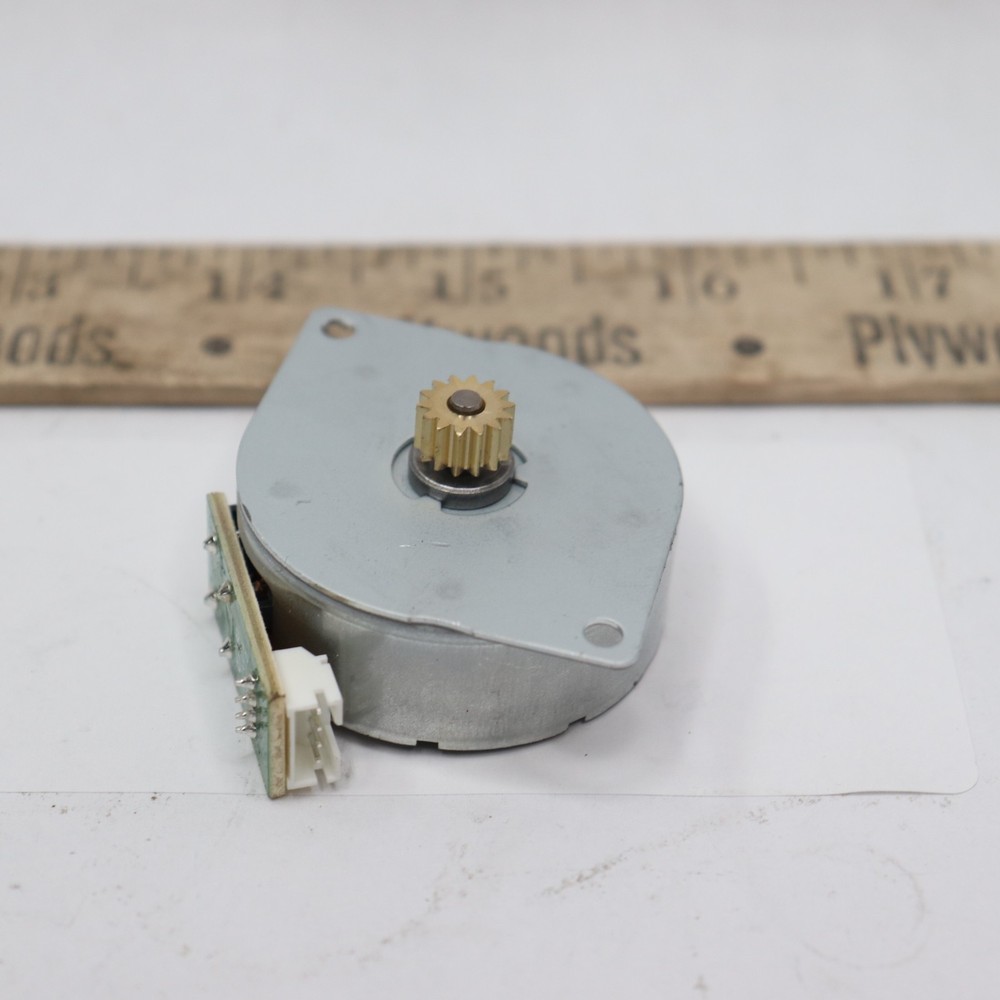 Engine Step-by-Step Unipolar 7.5Â° 7 Ohm 12V 3AA01109400