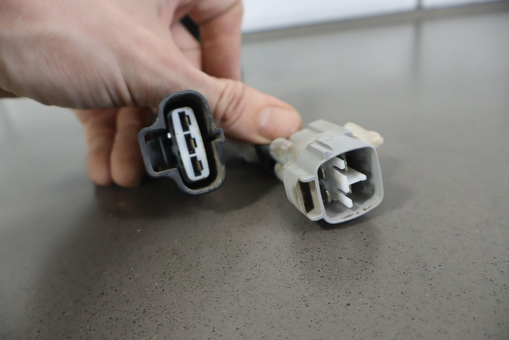 2005 Lexus GX470 Trailer Brake Control Module W/Rear Plug & Harness