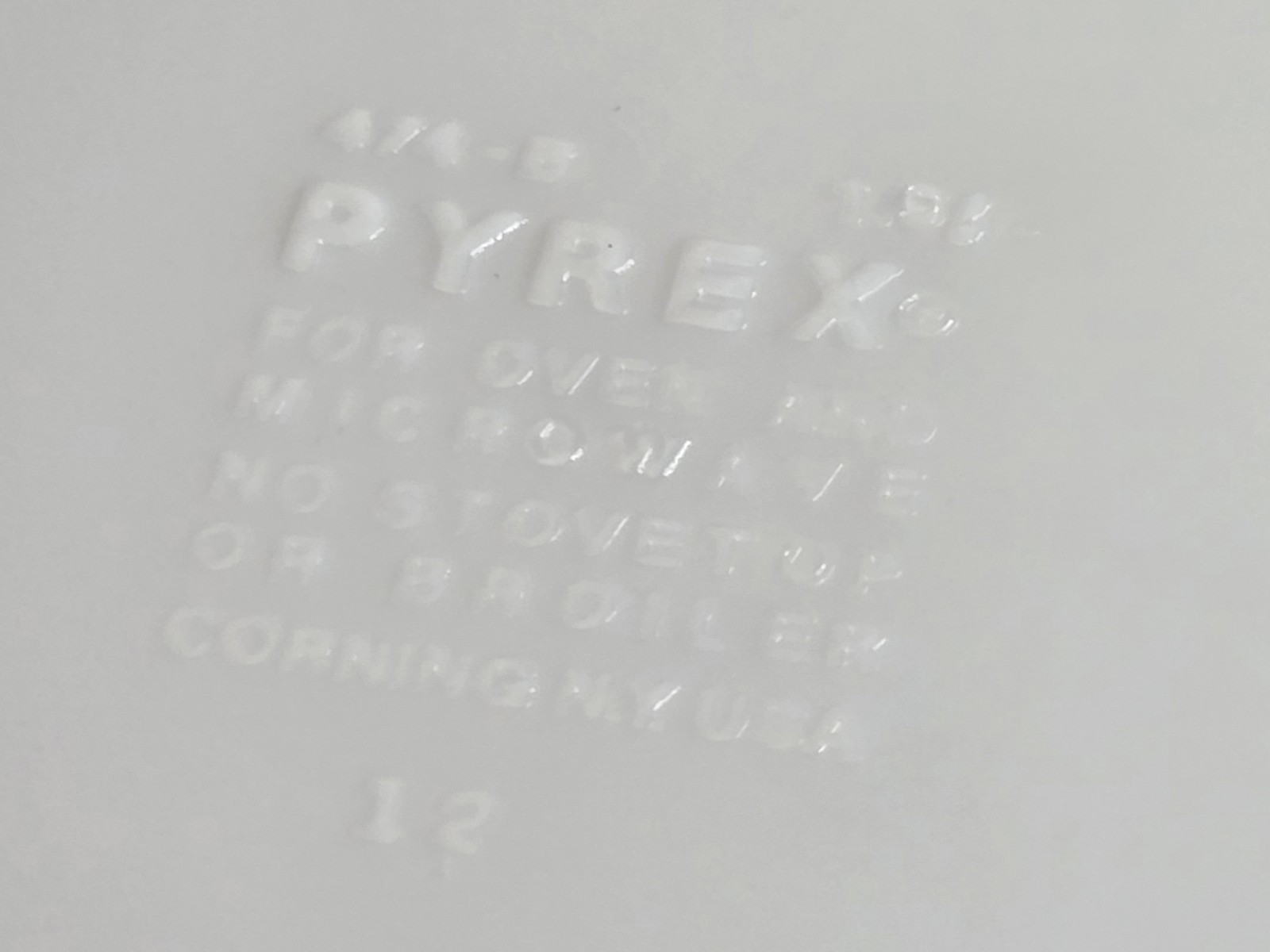 VINTAGE PYREX COLONIAL MIST ROUND 1.5 L CASSEROLE DISH 474-B NO LID