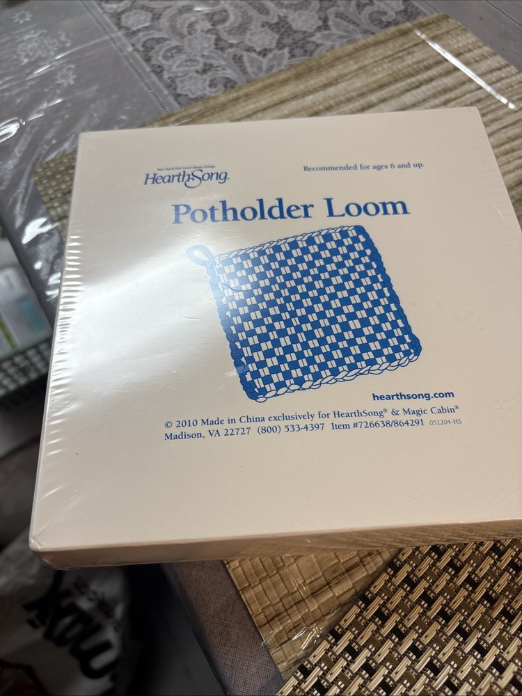 Hearthsong Hook and Loop Potholder Making Kit Makes 3