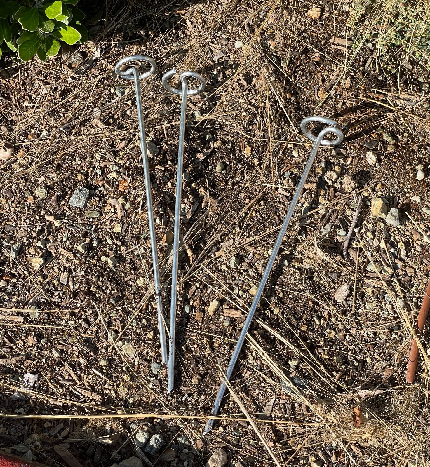 Sandbaggy 6 or 12 Inch Rust Free Circle Top Pins - Landscape Staples SOD Fabric