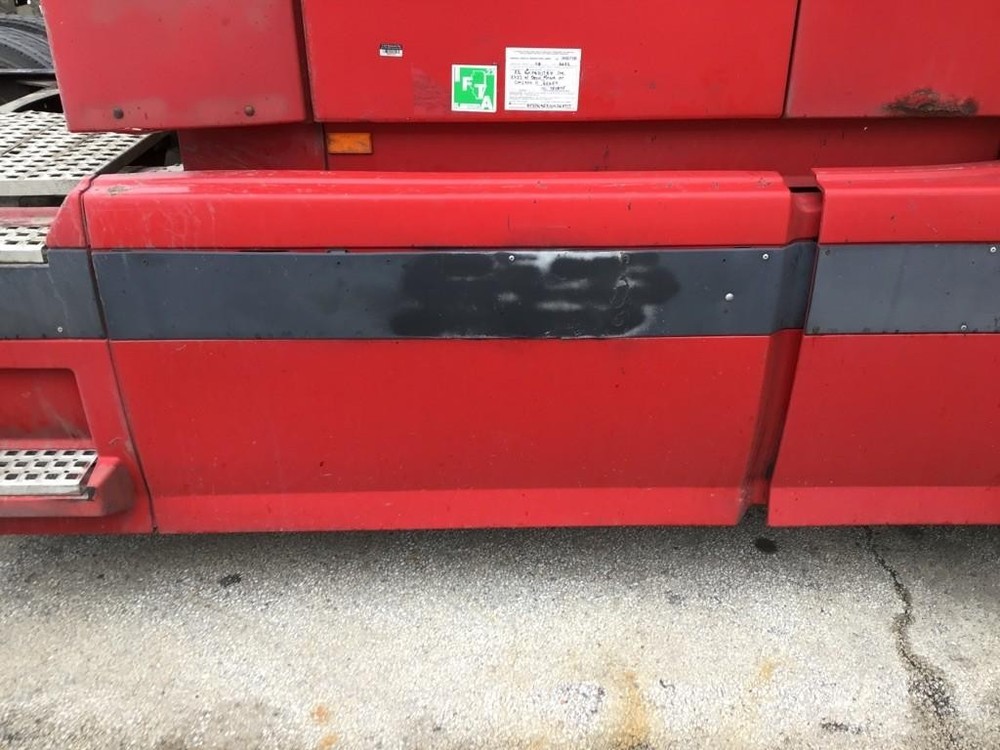 For 2004 VOLVO VNL SIDE FAIRING Right ,  OH