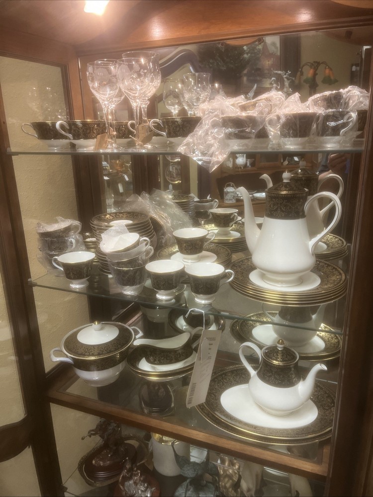 Wedgewood Bone China Caernarvon Dining Set