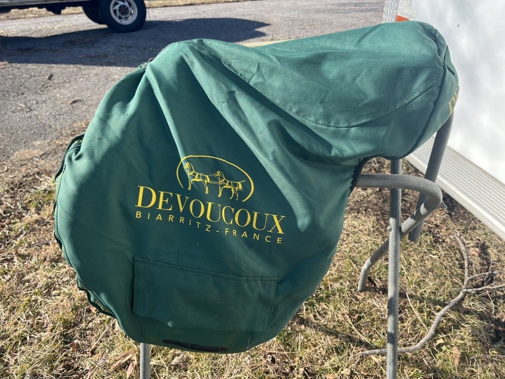 17.5” Devoucoux Biarritz 2A English Jumping Saddle